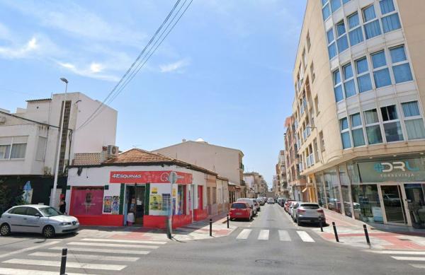 Venta de piso en Piso en Avenida Diego Ramírez Pastor, Centro - Muelle Pesquero, Torrevieja, Torrevieja
thumbnail 3