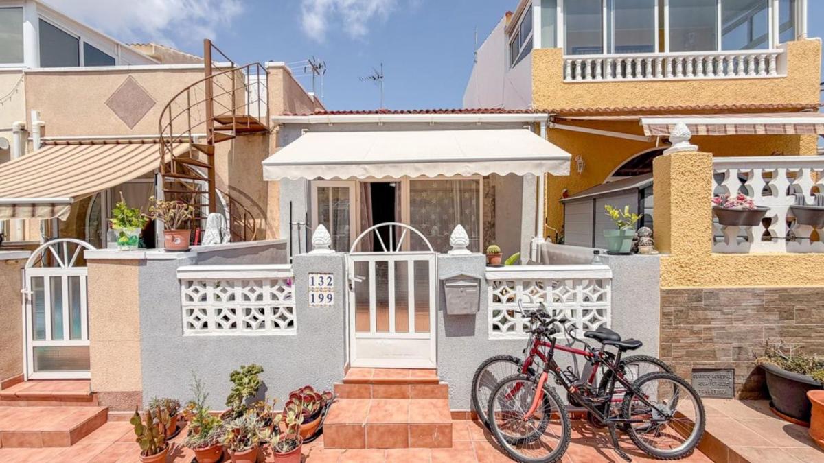 Venta de chalet adosado en Chalet adosado en Calle Liszt, La Siesta - El Salado - Torreta, Torrevieja , Torrevieja photo 1