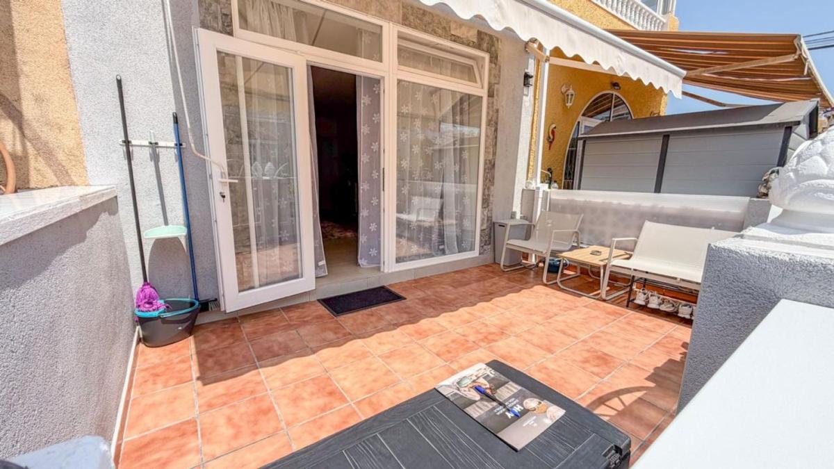Venta de chalet adosado en Chalet adosado en Calle Liszt, La Siesta - El Salado - Torreta, Torrevieja , Torrevieja photo 2