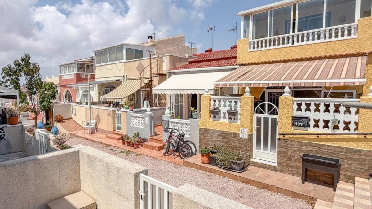 Venta de chalet adosado en Chalet adosado en Calle Liszt, La Siesta - El Salado - Torreta, Torrevieja , Torrevieja photo 5