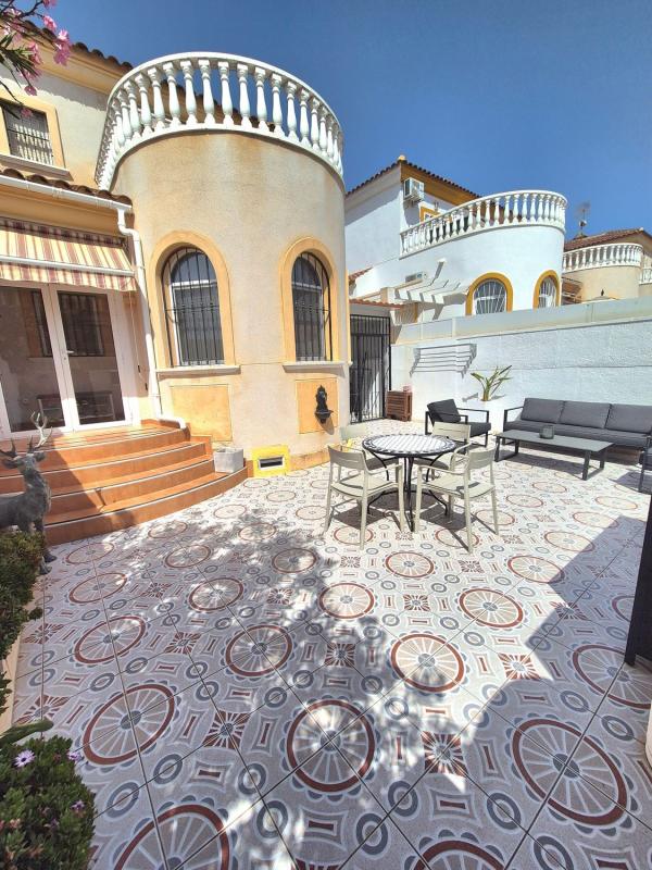 Sale of independent chalet in Casa o chalet independiente en Calle Miguel Angel Blanco Garrido, 120, Parque Acuático - Sector 25, Torrevieja, Torrevieja
 photo 2