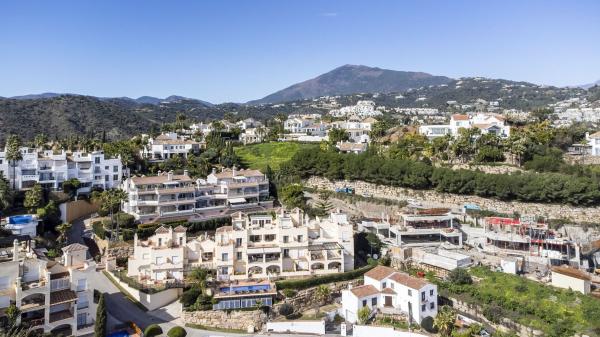 Duplex for sale on Dúplex en Avenida de Ronda, Los Arqueros-Puerto del Almendro, Benahavís, Benahavís thumbnail 2