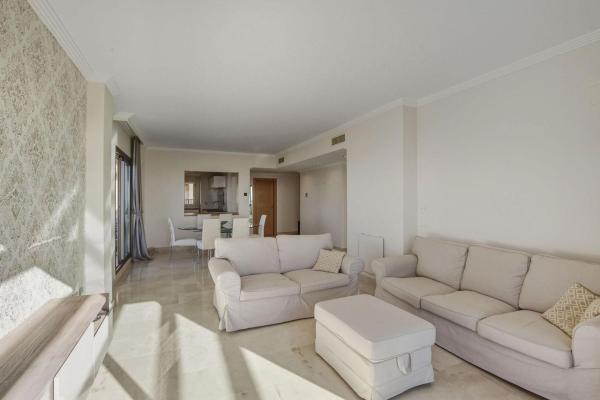 Penthouse for sale at Ático en Urbanizacion Jarillos, 1 a, El Paraíso, Benahavís, Benahavís thumbnail 2