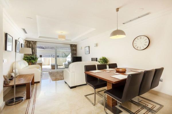 Venta de piso en Piso en Calle 7-h, Los Naranjos, Marbella, Marbella
thumbnail 2