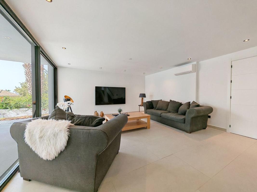 Properties for sale and rent in Spain photo 5