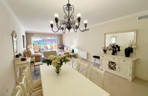 Venta de piso en Piso en Avenida de Julio Iglesias, Puerto Banús, Marbella, Marbella
photo 1
