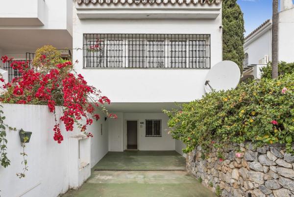 Chalet adosado en Casco Antiguo, Marbella thumbnail 3