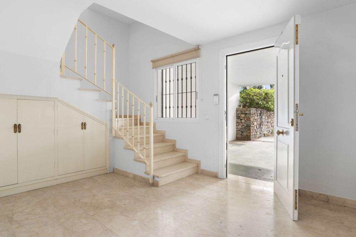 Sprzedaż szeregowego domku w  Chalet adosado en Casco Antiguo, Marbella , Marbella photo 4