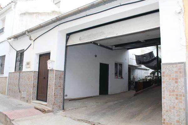 Частный шале на продаже в  Casa o chalet en Coin, Коин photo 1