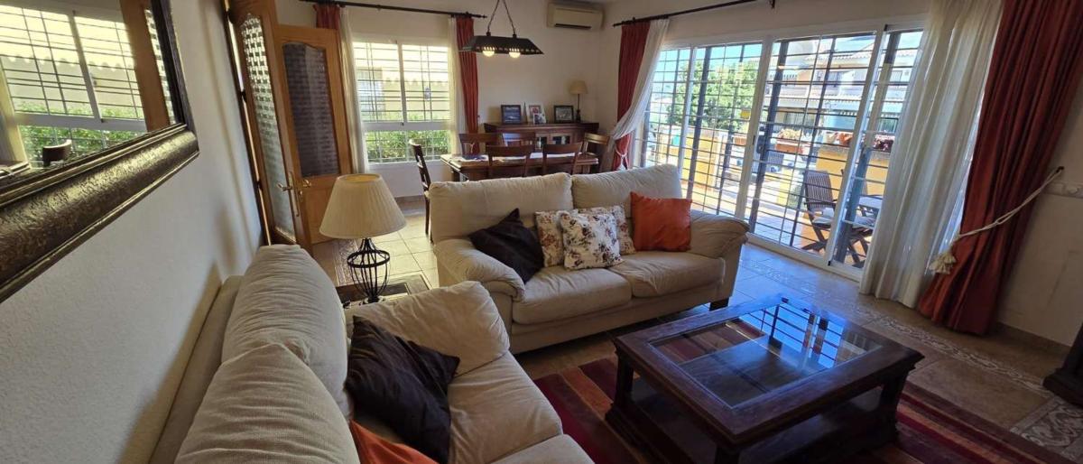 Sprzedaż niezależnego domku jednorodzinnego w Chalet pareado en Capellanía - Retamar, Alhaurín de la Torre, Alhaurín de la Torre photo 2