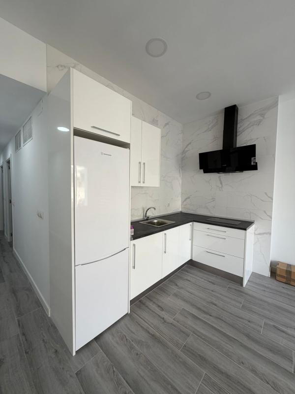 Venta de piso en Piso en Calle Decano Pedro Navarrete, La Carihuela - Los Nidos, Torremolinos, Torremolinos
photo 3