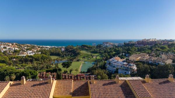 Продажа квартиры на Piso en Ronda del Golf Este, Hacienda Torrequebrada, Benalmádena, Бенальмадена
 photo 1