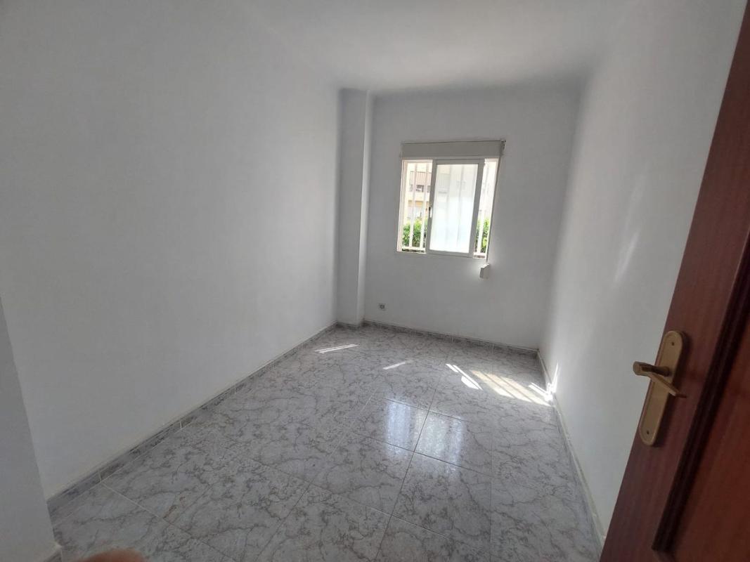 Sale of apartment in Piso en Avenida Mar y Sierra, Sierra de Estepona-Avda de Andalucia, Estepona, Estepona
photo 5