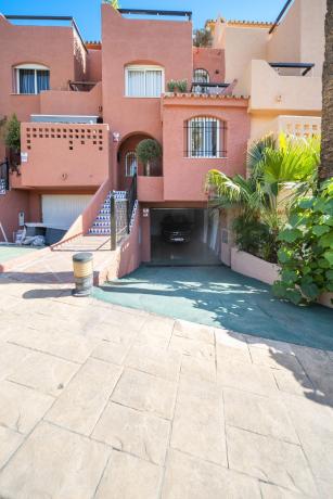 Chalet adosado en La Dama de Noche-La Alzambra, Marbella photo 1