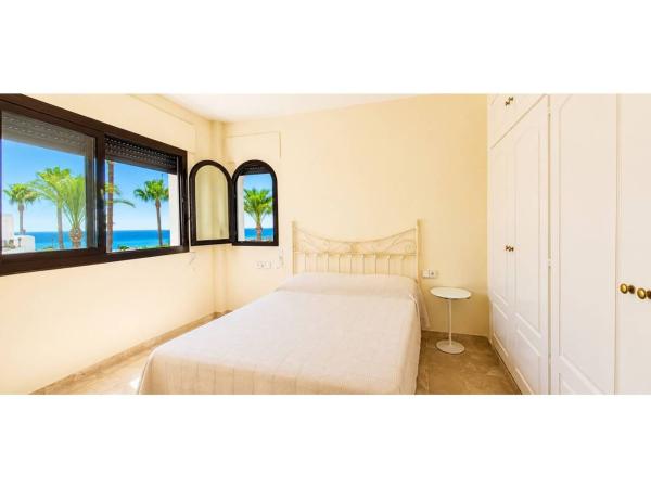 Sale of flat in Piso en Urbanización Cármenes los el Hacho, 32, La Duquesa, Manilva, Manilva
 photo 4