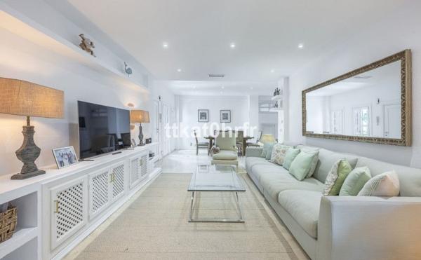 Продажа квартиры на Piso en Urbanizacion Señorio de Marbella, 1, Lomas de Marbella Club, Marbella, Марбелла
thumbnail 3