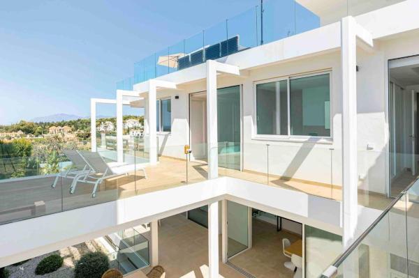 Casa o chalet independiente en Valdeolletas-Las Cancelas-Xarblanca, Marbella thumbnail 2