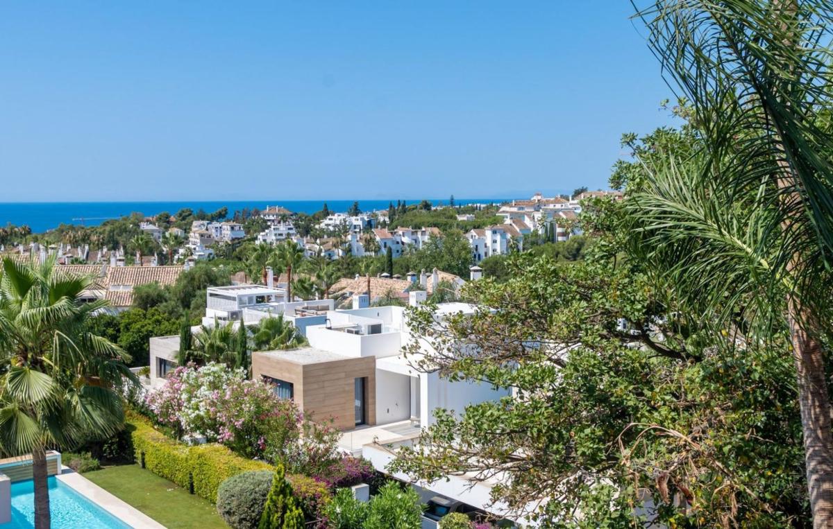 Sale of townhouse in Chalet adosado en Lomas de Marbella Club, Marbella , Marbella photo 4