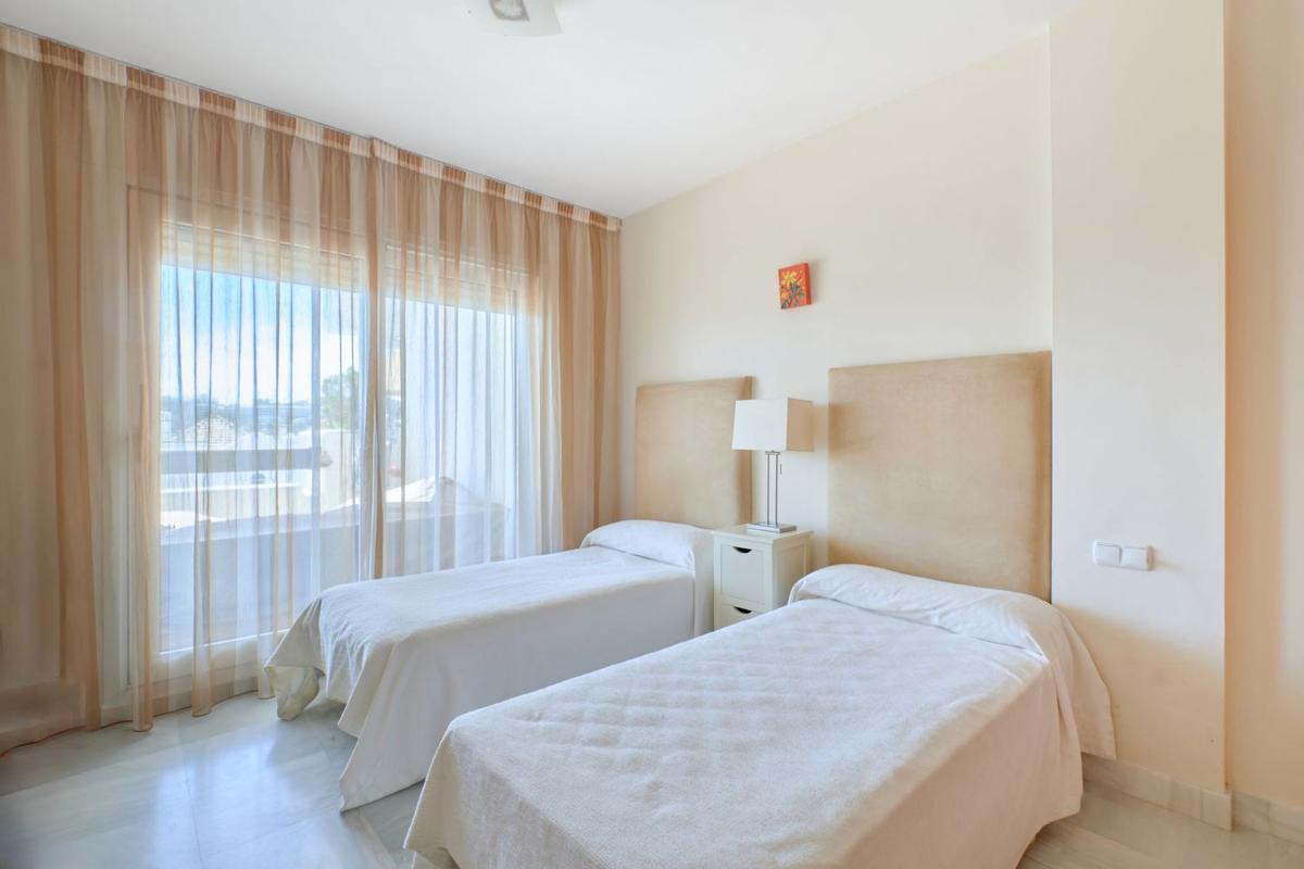 Venta de piso en Piso en Calle Al-andalus, Aloha, Marbella, Marbella
photo 3