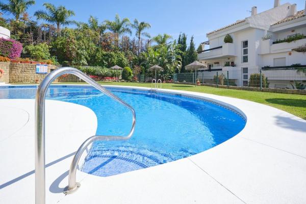 Venta de piso en Piso en Avenida Valle del Golf, Aloha, Marbella, Marbella
 photo 3