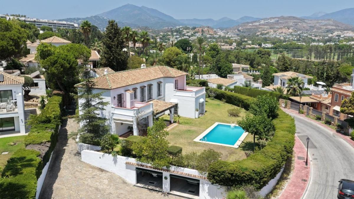 Venta de chalet independiente en Casa o chalet en Plaza de la Victoria, Casco Antiguo, Marbella, Marbella
photo 2