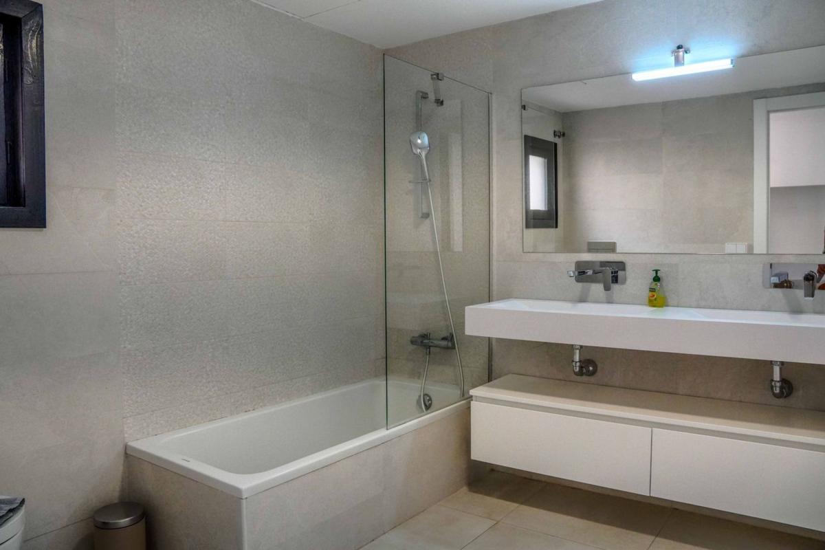 Venta de piso en Piso en Avenida Playas del Duque, Puerto Banús, Marbella, Marbella
photo 5
