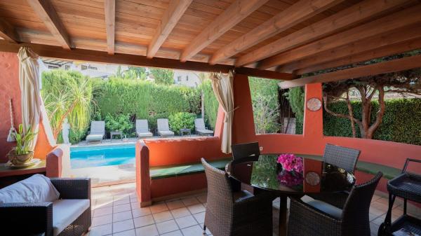 Chalet wolnostojący na sprzedaż w  Casa o chalet en Calle Veinte b, Nueva Andalucía, Marbella, Marbella photo 2
