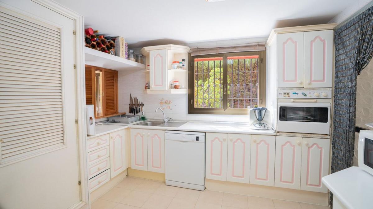 Sprzedaż niezależnego domku jednorodzinnego w Casa o chalet en Calle Veinte b, Nueva Andalucía, Marbella, Marbella photo 5