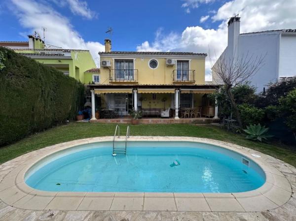 Casa o chalet independiente en Urbanización Lomas del Pozuelo, Rio Real, Marbella photo 1