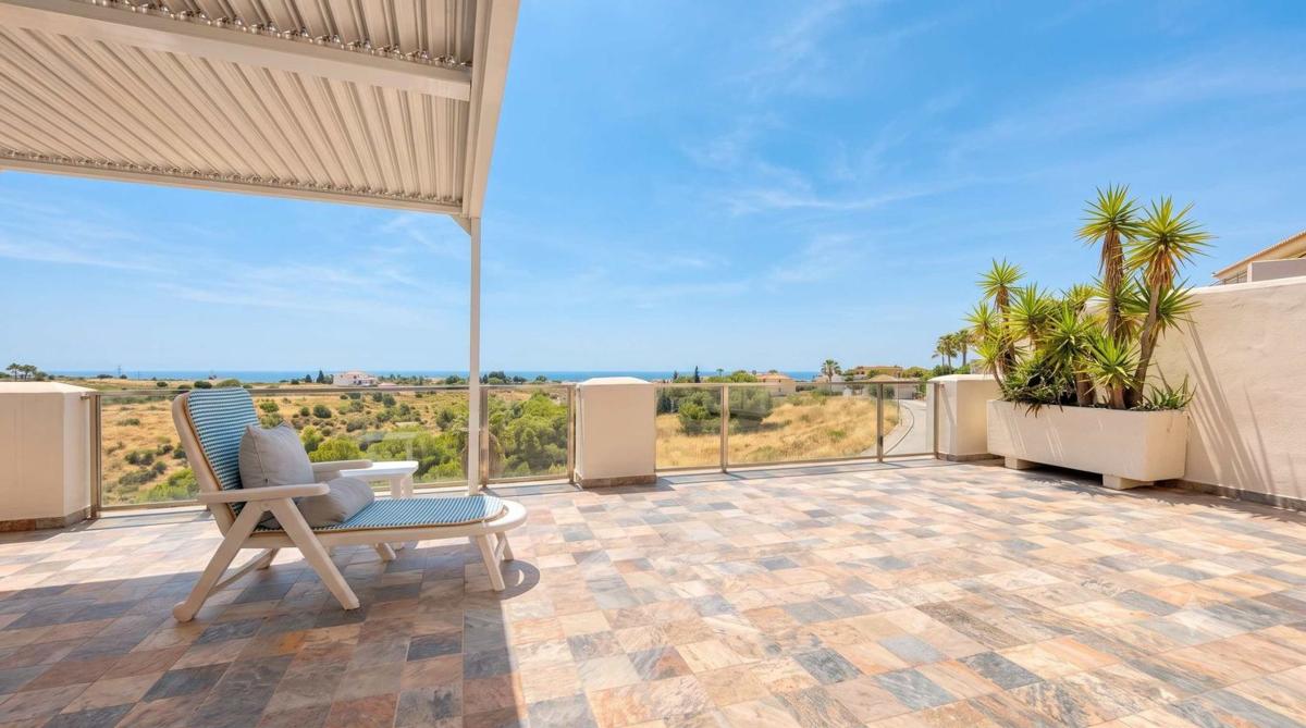 Venta de ático en  Ático en La Concha-Resina Golf, Estepona, Estepona photo 2