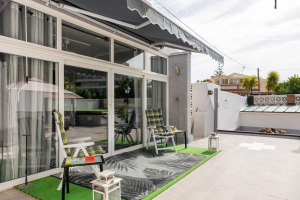 Частный шале на продаже в  Casa o chalet en Las Gaviotas, Fuengirola, Фуэнхирола photo 1
