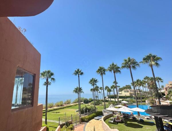 Venta de piso en Piso en Urbanizacion Mar Azul, 2 r, Kempinski, Estepona, Estepona
thumbnail 2