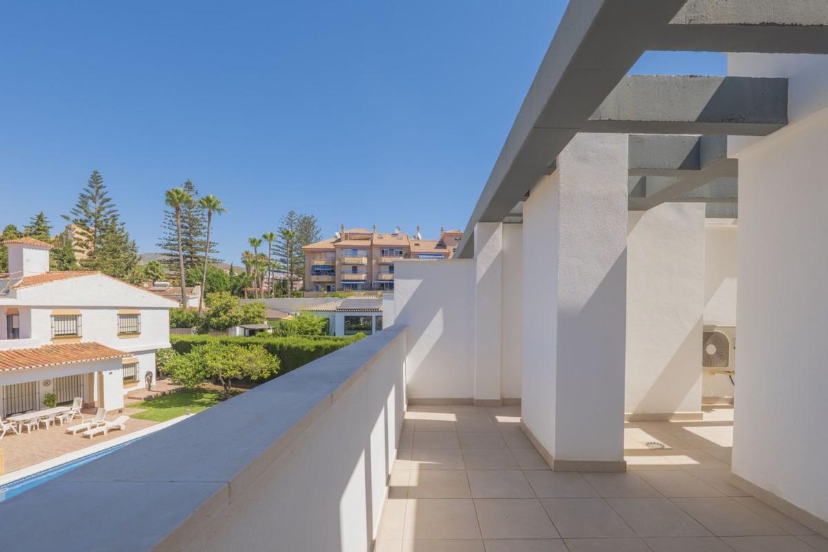 Venta de chalet adosado en  Chalet adosado en Calle Lucena, La Leala - El Saltillo, Torremolinos , Torremolinos photo 4