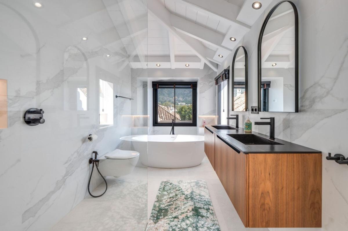 Duplex sale in Dúplex en Urbanización Monte Paraíso, 8, Lomas de Marbella Club, Marbella, Marbella photo 2