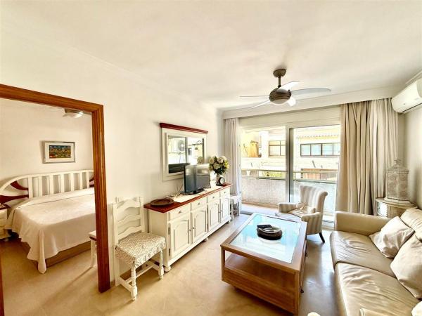 Venta de piso en Piso en Avenida Miguel Cano, 1, Playa Bajadilla-Puertos, Marbella, Marbella
 photo 4
