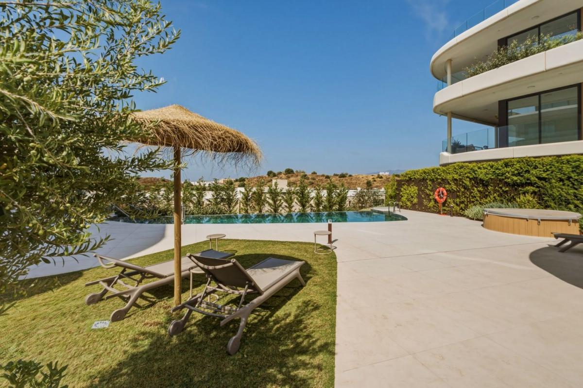 Venta de piso en Piso en Avenida del Higuerón, El Higuerón - Capellanía, Benalmádena, Benalmádena
 photo 2