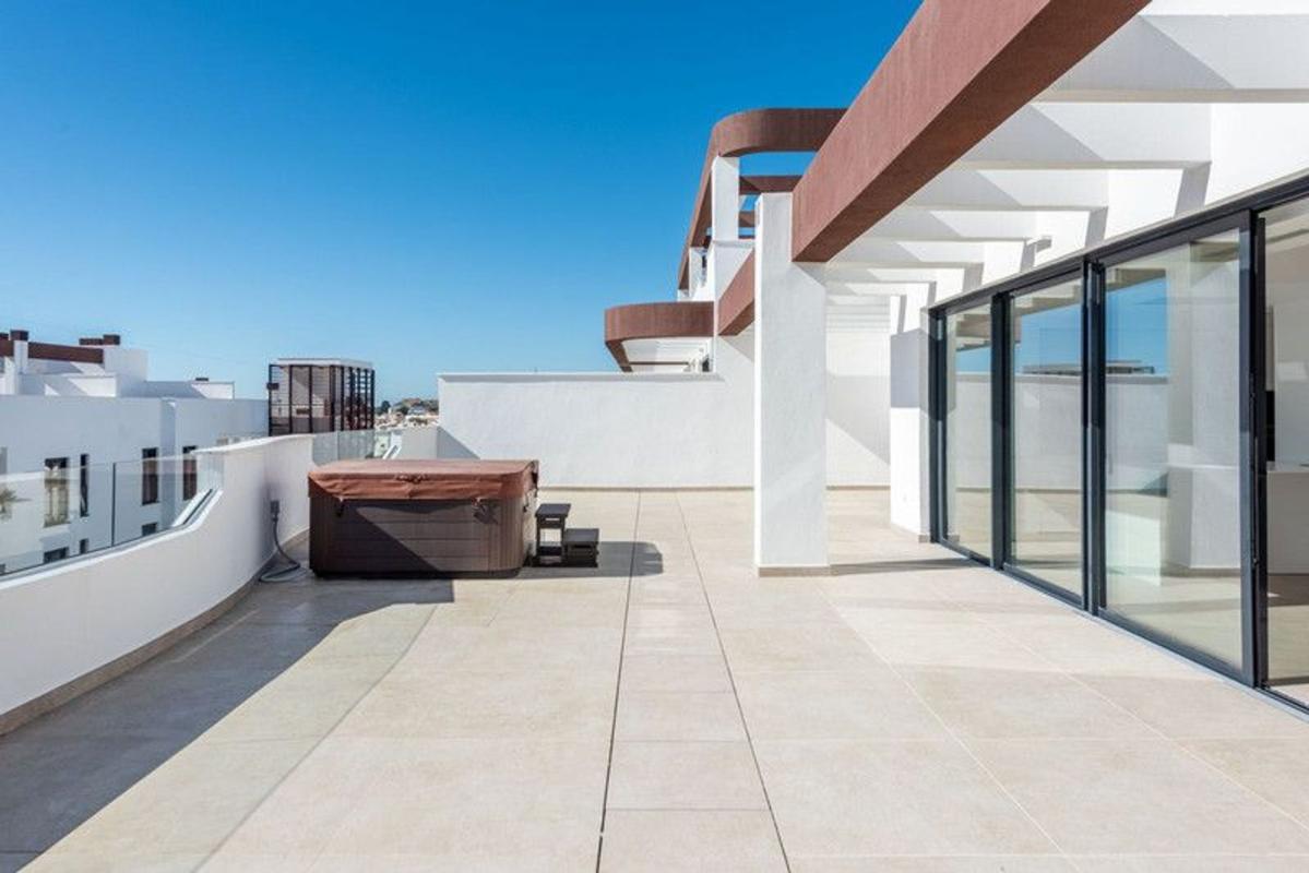 Продажа пентхауса на Ático en Calle Lago de Sanabria, 5, Bel-Air, Estepona, Эстепона photo 2