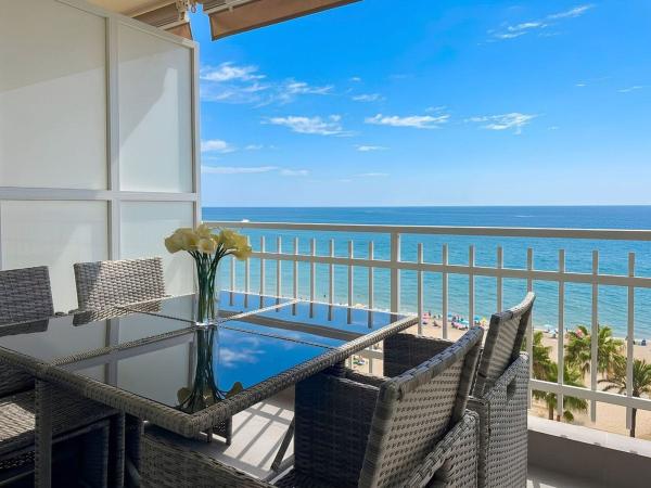 Sale of flat in Piso en Paseo Marítimo Rey de España, Zona Puerto Deportivo, Fuengirola, Fuengirola
 photo 1