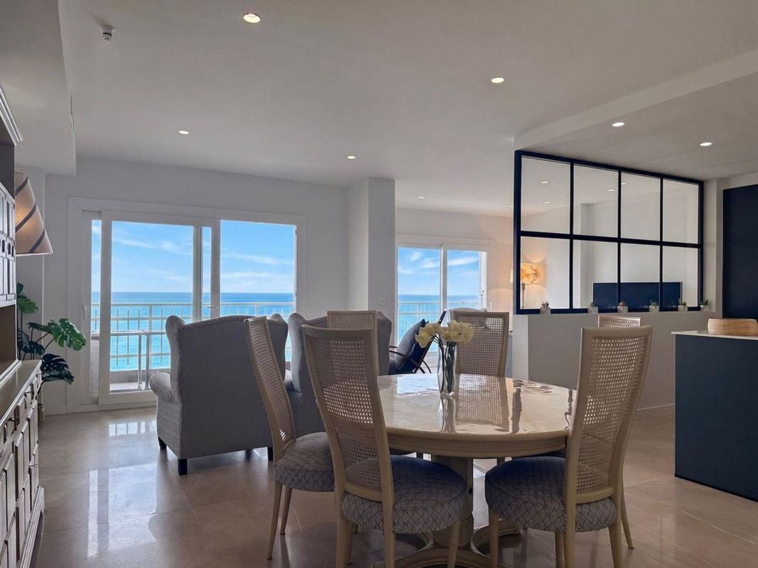 Venta de piso en Piso en Paseo Marítimo Rey de España, Zona Puerto Deportivo, Fuengirola, Fuengirola
photo 2