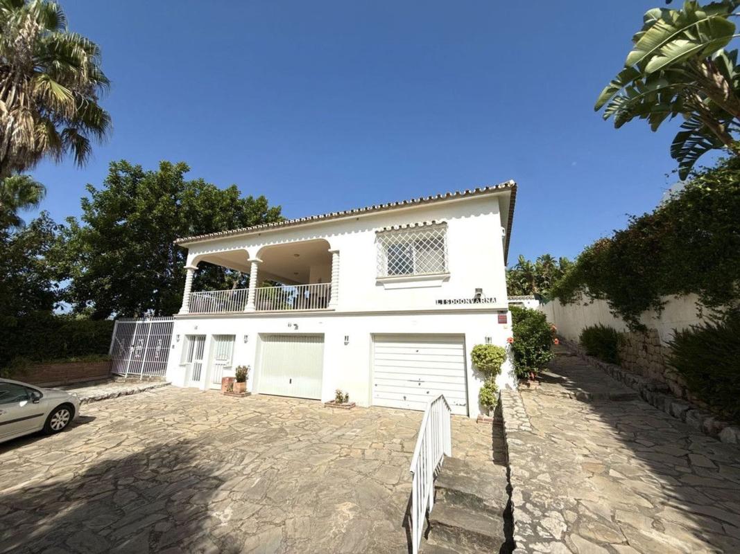 Продажа отдельного шале в Chalet pareado en Urbanizacion Telva, San Pedro Pueblo, Marbella, Марбелла photo 2