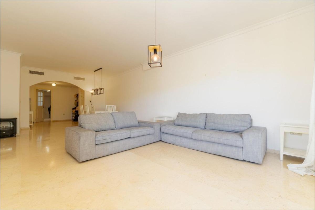 Venta de piso en Piso en Green Hills - Las Cumbres de Elviria, Marbella, Marbella
 photo 5