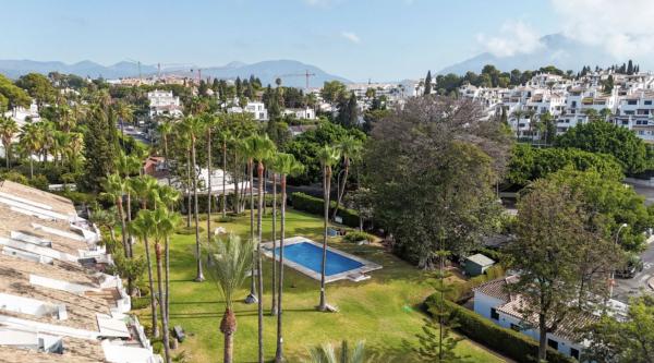 Дуплекс на продажу в Dúplex en Calle los Jazmines, Nueva Andalucía, Marbella, Марбелла photo 1