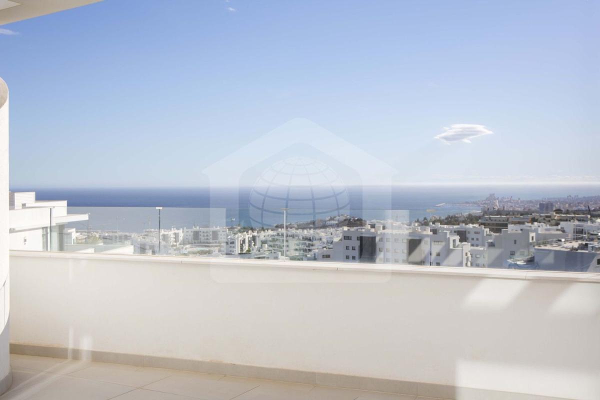 Sprzedaż duplexu w Dúplex en Avenida 8 de Marzo, El Higuerón, Fuengirola, Fuengirola photo 3