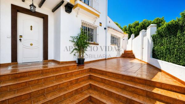 Chalet pareado en Calle Jorge Guillén, Manantiales - Lagar - Cortijo, Alhaurín de la Torre photo 2
