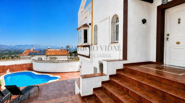 Chalet pareado en Calle Jorge Guillén, Manantiales - Lagar - Cortijo, Alhaurín de la Torre photo 3
