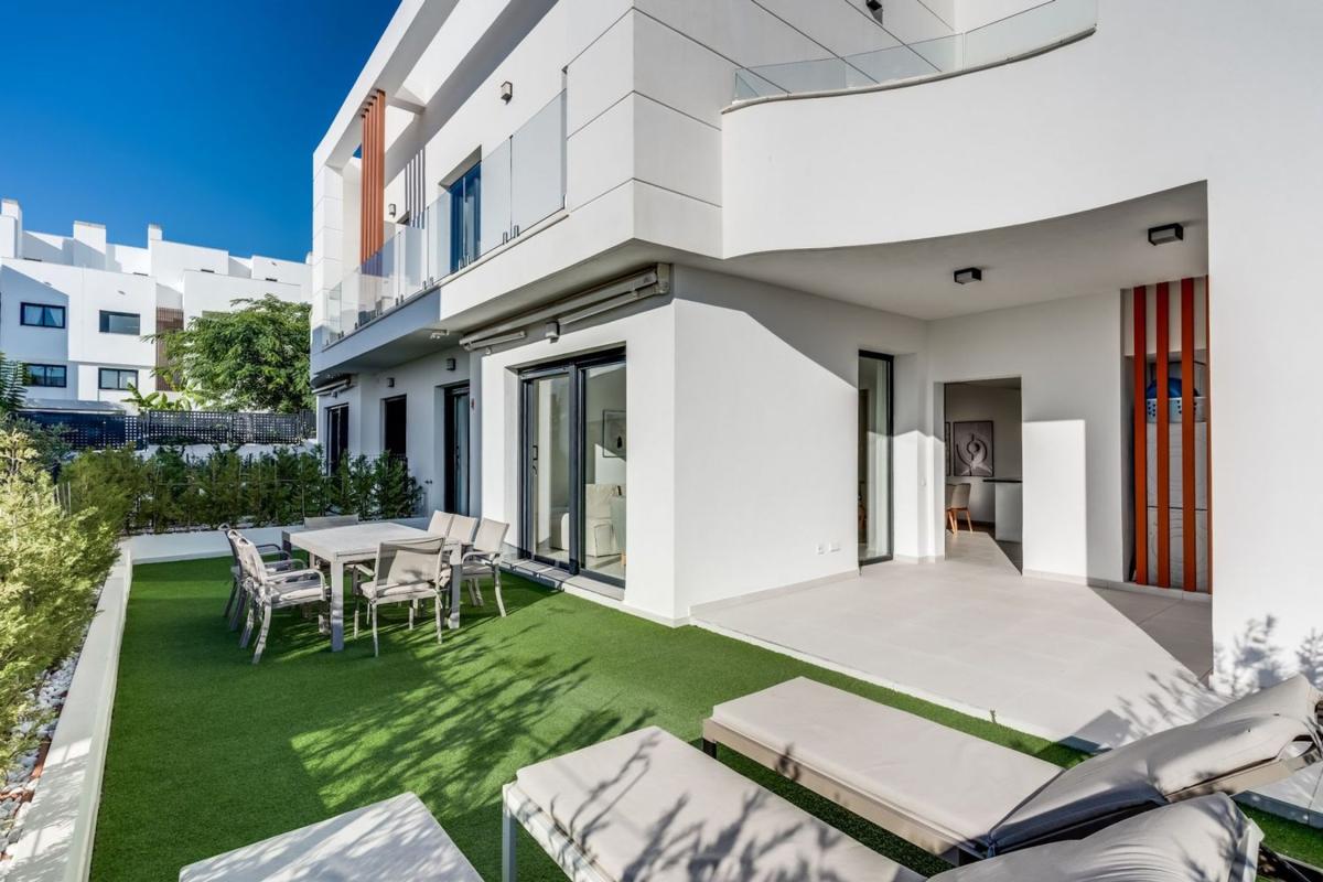 Sprzedaż szeregowego domku w Chalet adosado en Calle S/n 60, 25, Bel-Air, Estepona , Estepona photo 4