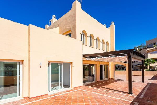 Ático en venta en  Ático en Green Hills - Las Cumbres de Elviria, Marbella, Marbella photo 1