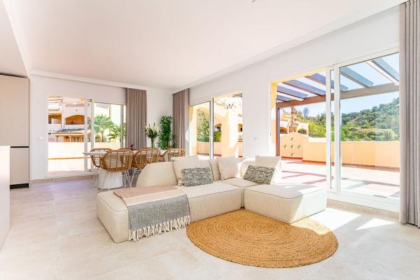 Ático en venta en  Ático en Green Hills - Las Cumbres de Elviria, Marbella, Marbella photo 2