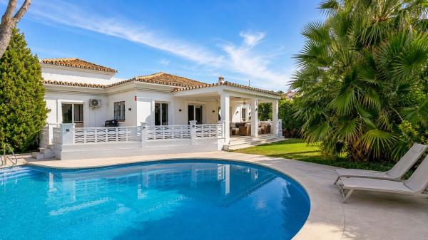 Casa o chalet independiente en Avenida Alpandeire, Reserva de Marbella, Marbella photo 1