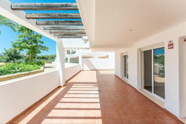 Продажа квартиры на Piso en Calle Camelia, Cortijo Torrequebrada, Benalmádena, Бенальмадена
thumbnail 1